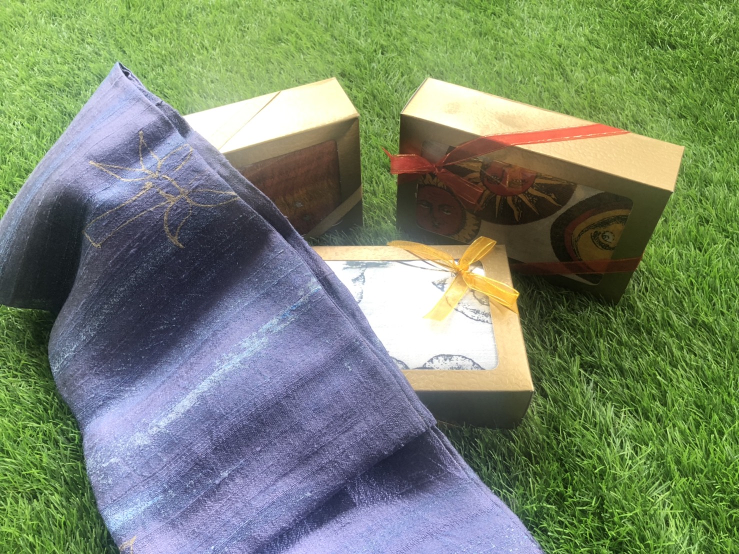 ผ้าพันคอ ผลิตจากผ้าไหมแท้