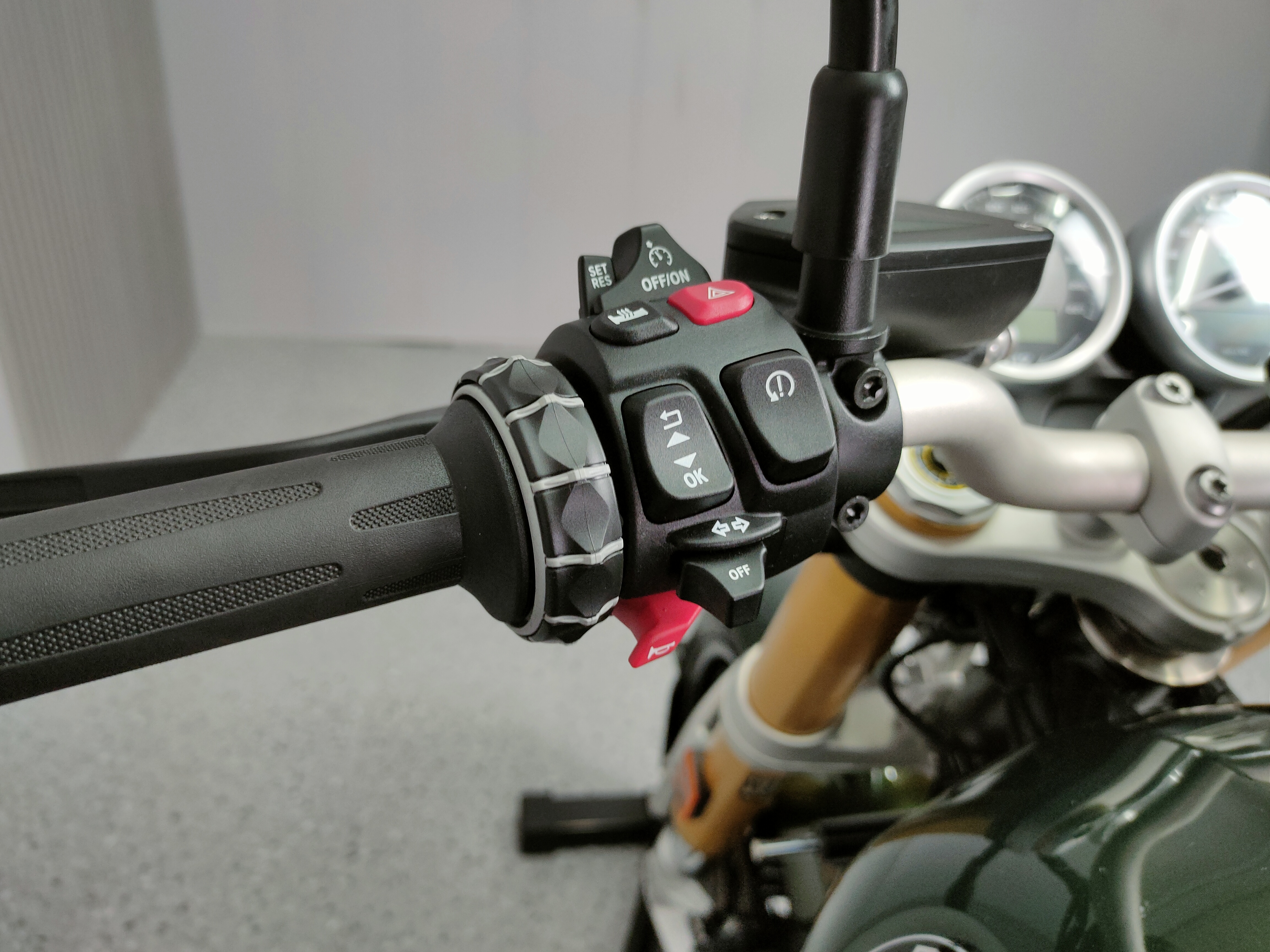 รถยังไม่ได้จดทะเบียน❓️❓️ BMW R12 NINE T . . . ใหม่กว่านี้ต้องโชว์รูมเท่านั้น ‼️