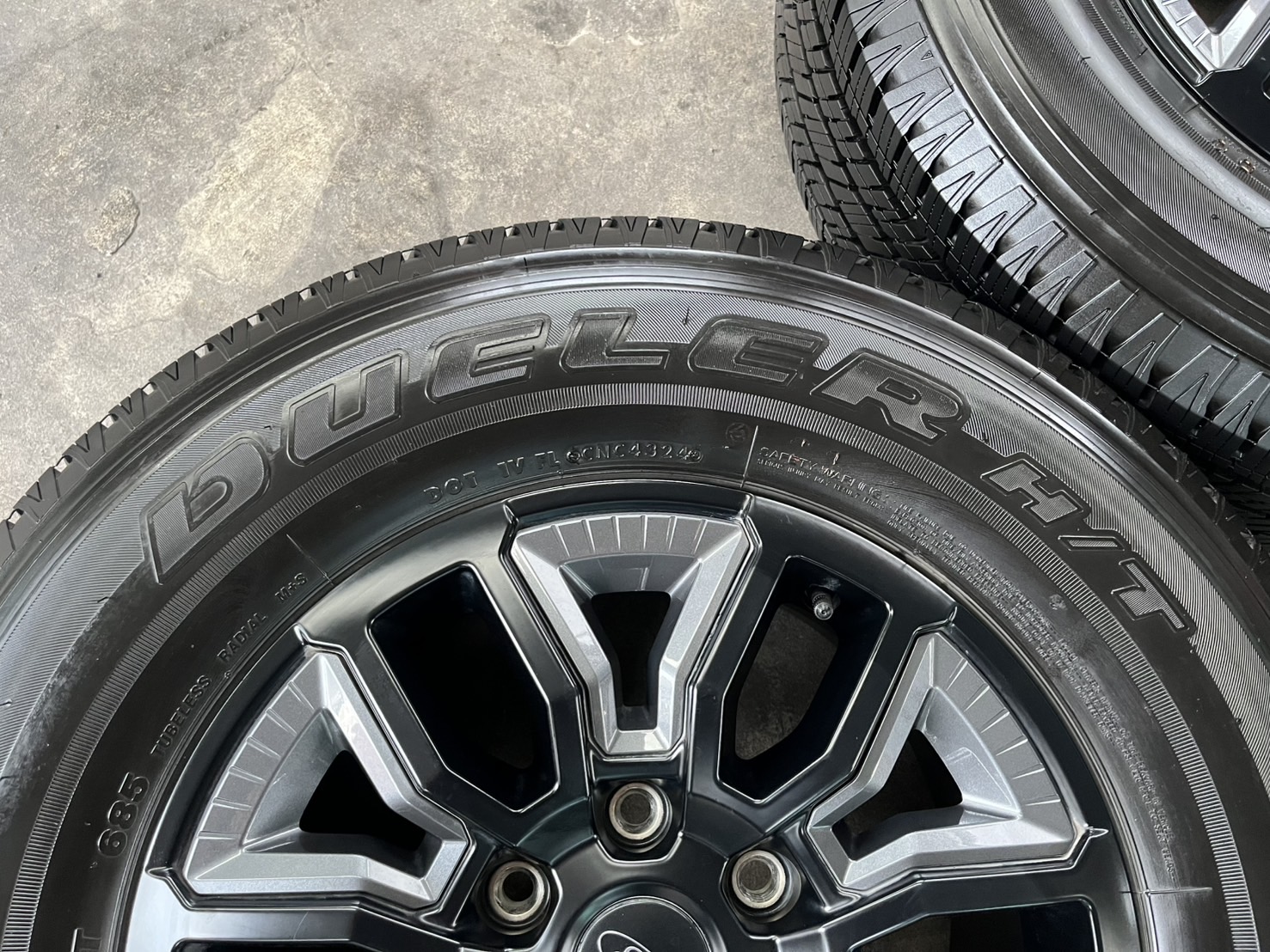 ✨ล้อแม็ก✨Ford Ranger XLS รุ่นใหม่ล่าสุด ขอบ 17 พร้อมยาง 255-70-17 Bridgestone♨️ปลายปี 24♨️