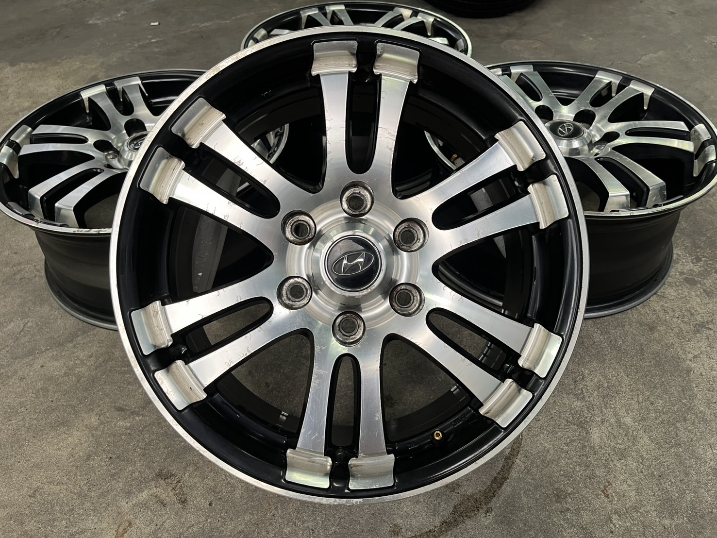 ✨ล้อแม็กตรงรุ่น✨Hyundai ขอบ 18 ดำหน้าเงา