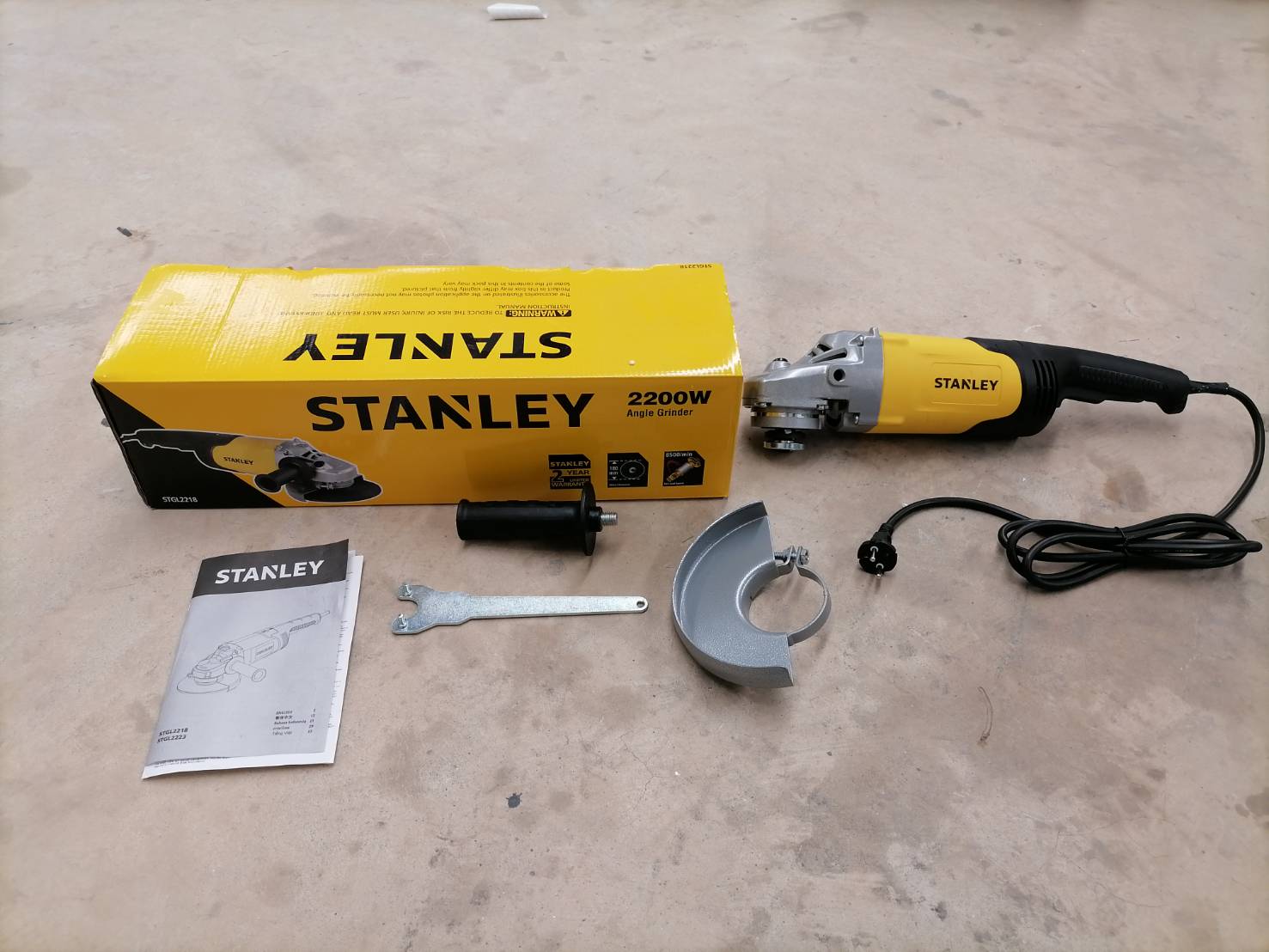 เครื่องเจียร์ 7" STGL2218 2,200W. STANLEY (ฟรีค่าจัดส่ง)