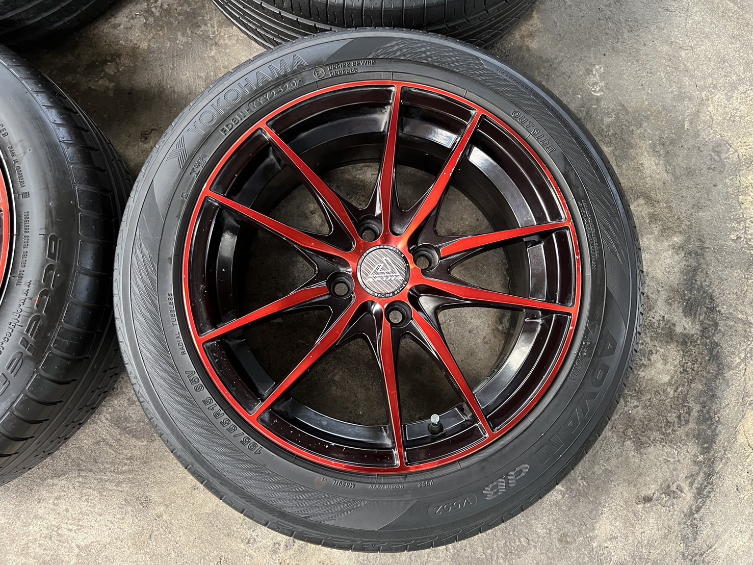 ✨ล้อแม็กแต่ง✨4รู100✨AKINA (งาน SSW) ขอบ 15 สีดำแดง พร้อมยาง 195-55-15 ปี 20