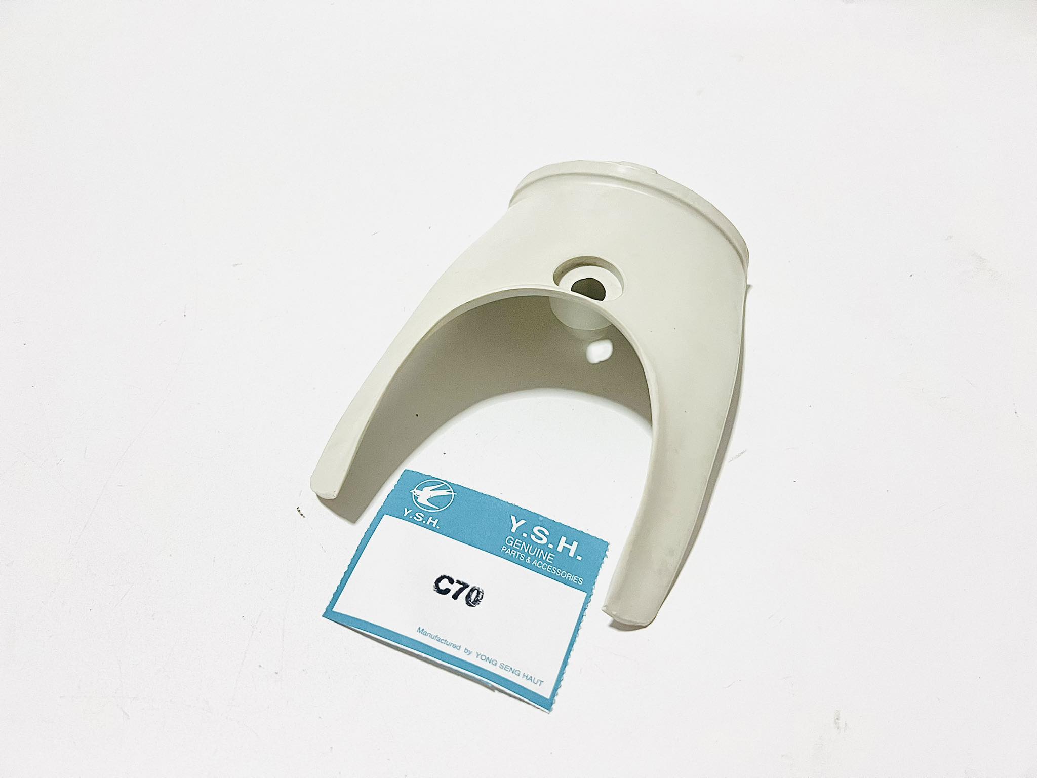 บังตะเกียบหน้า C70 สีพื้น สีขาว