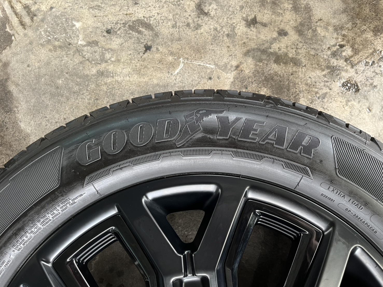 💥ปี25💥✨ล้อแม็กพร้อมยางใหม่ป้ายแดง✨Ford Ranger Stormtrak ขอบ 20 ดำก้านแดง💖ใหม่กริ๊บ💖