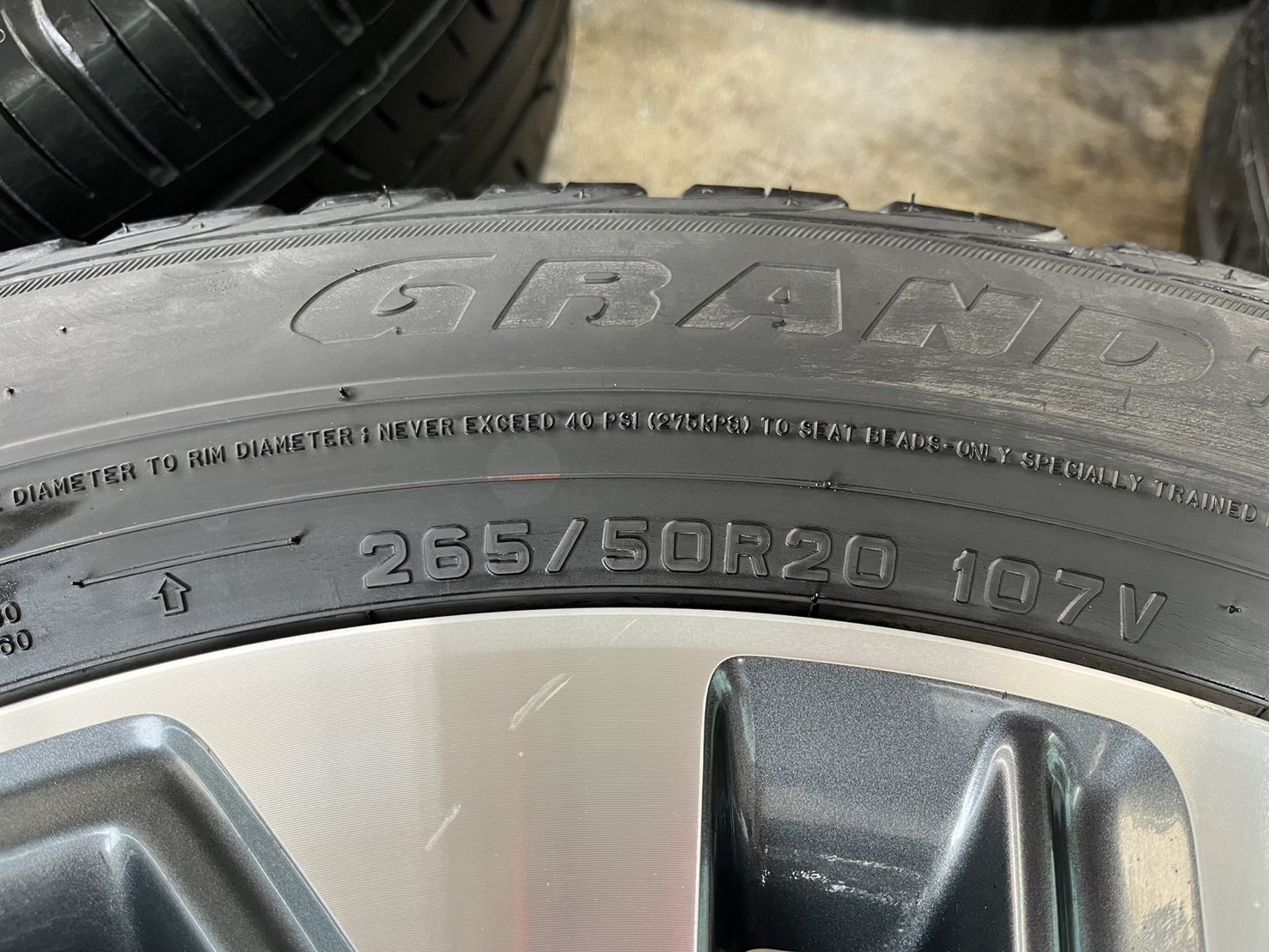 ✨ล้อแม็ก✨Toyota Fortuner Legender ขอบ 20 เทาหน้าเงา พร้อมยาง 265-50-20 Dunlop ปี 21