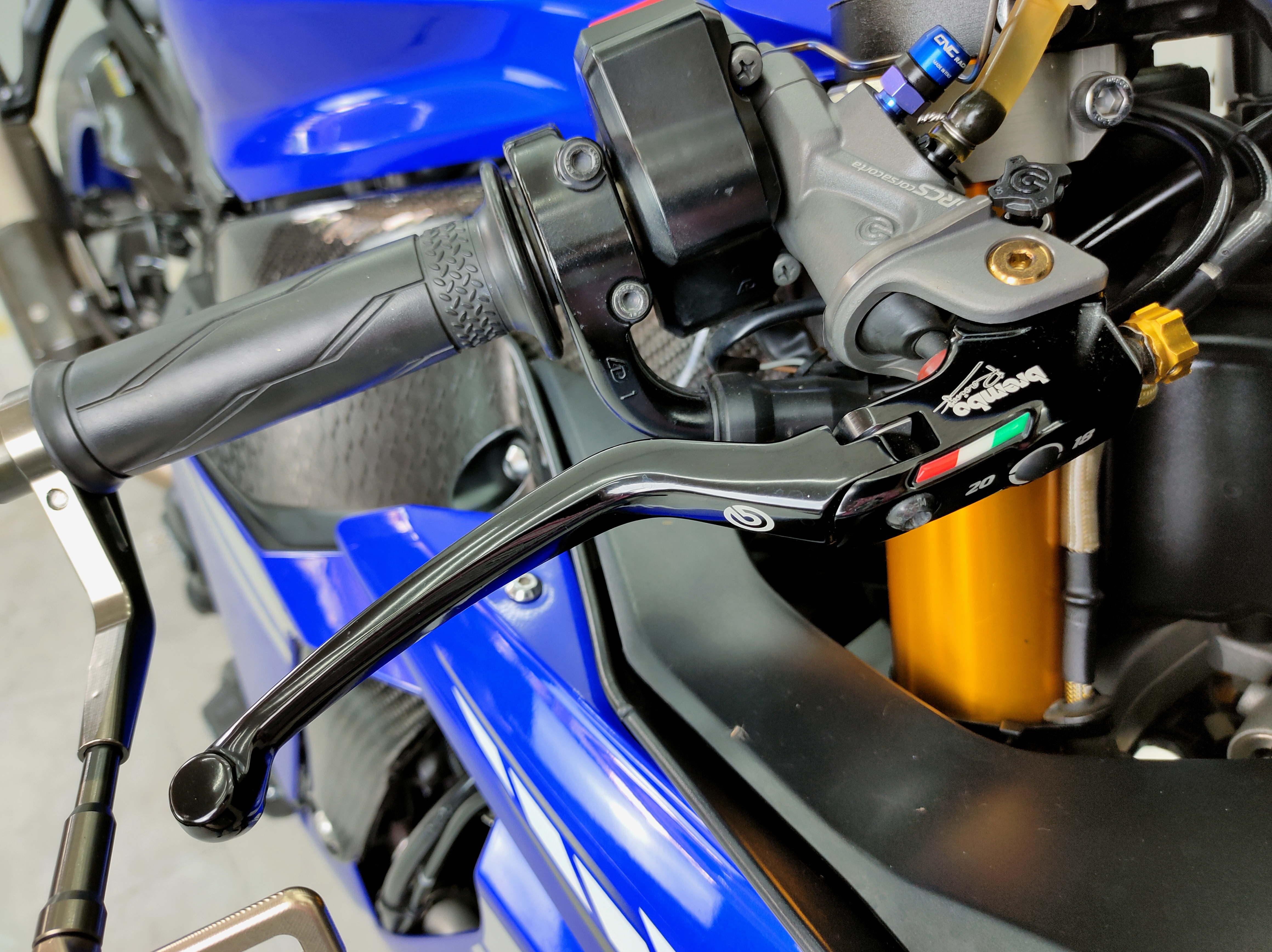 ทรงแบบนี้เค้าเรียกว่าหล่อพอตัว 😆 YAMAHA YZF R1 จดทะเบียนปี 2018 โมเดล17 "แต่งร่วมแสน⭐แค่หมื่นกว่า"