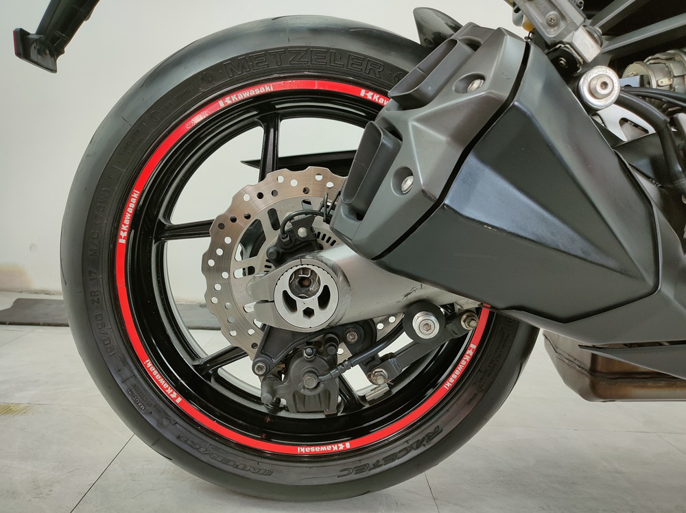 รถสวยสายจอดที่แท้ทรู...Kawasaki Ninja1000 ปลายปี 2011 สเปคนอก US." สีนี้ไม่มีซ้ำ"