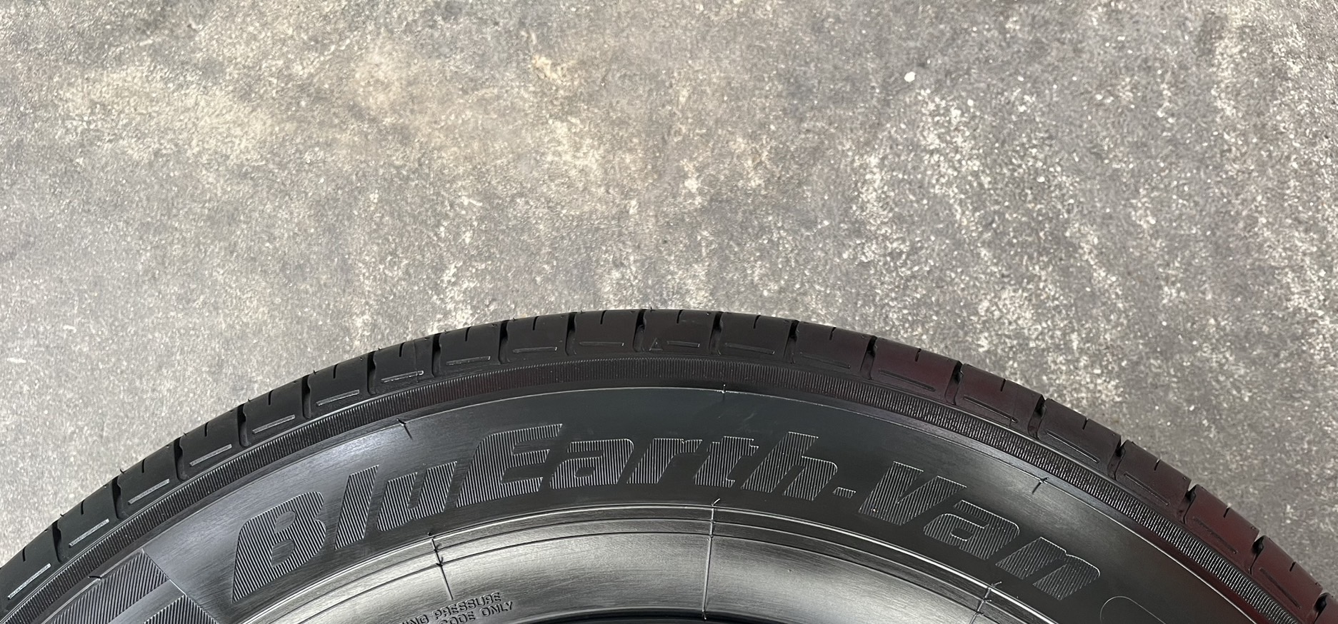 ✨ยางป้ายแดง✨235-65-16 Yokohama💥ปี 25💥🚘ใส่กับ รถตู้ ,รถกระบะตัวเตี้ย ได้เลย