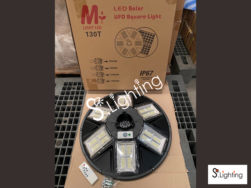 โคมไฟถนน/สนาม UFO SOLAR CELL 130T 876LED + รีโมท แสงขาว