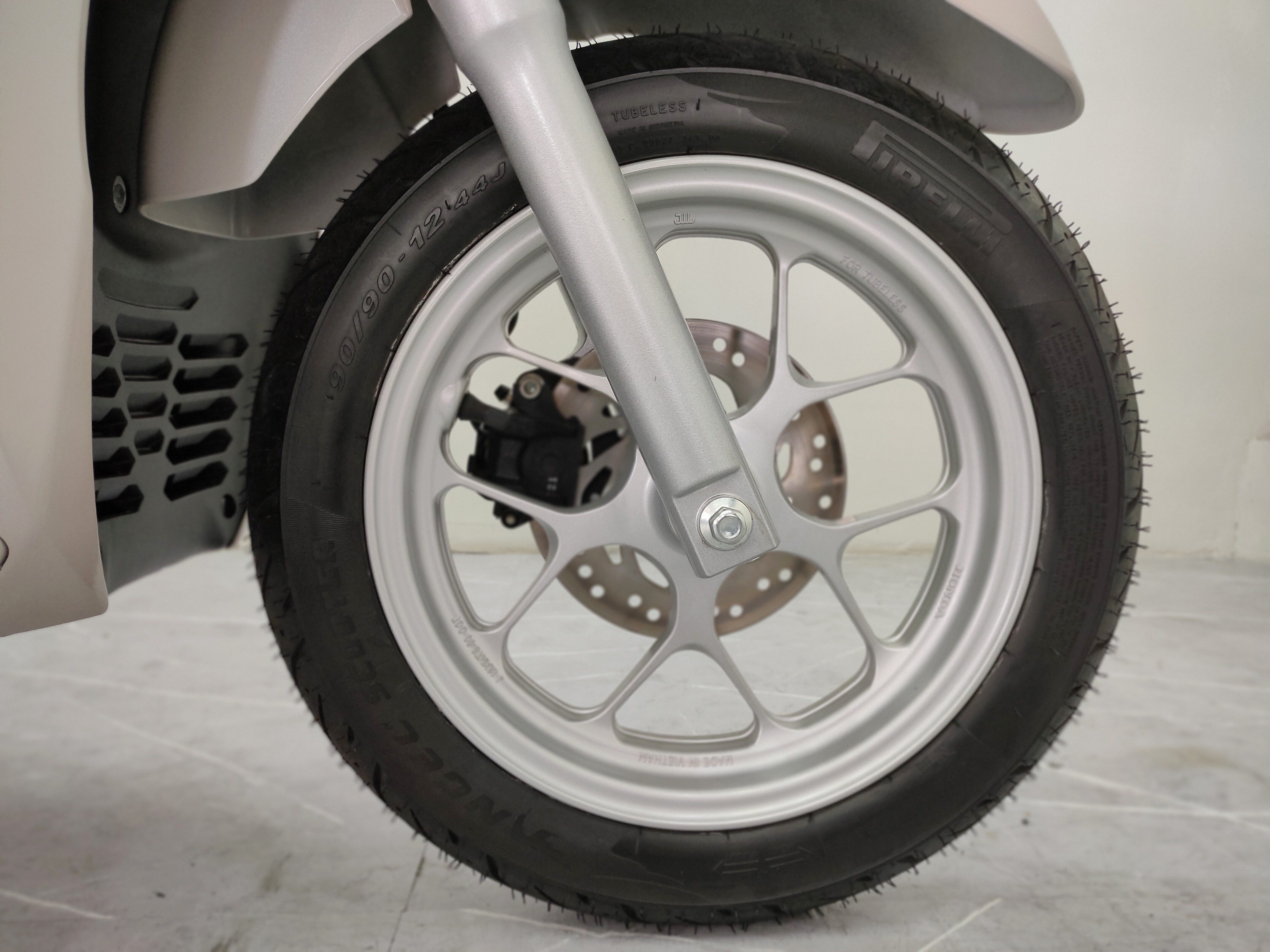 อร๊ายย‼️หรีดร้อยโล 😱 AII NEW LEAD125 4V ปี 2023 แท้ สายจอด 1xx โลแท้ๆ สภาพนี้ป้ายแดงชัดๆ 💥