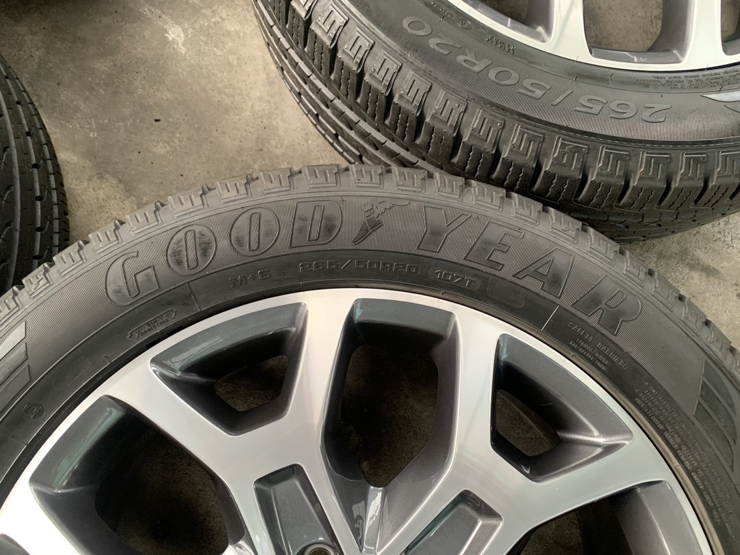 ✨ล้อแม็ก✨Ford Everest Next-Gen รุ่นใหม่ล่าสุด ขอบ 20 พร้อมยาง 265-50-20 GoodYear ปี 20