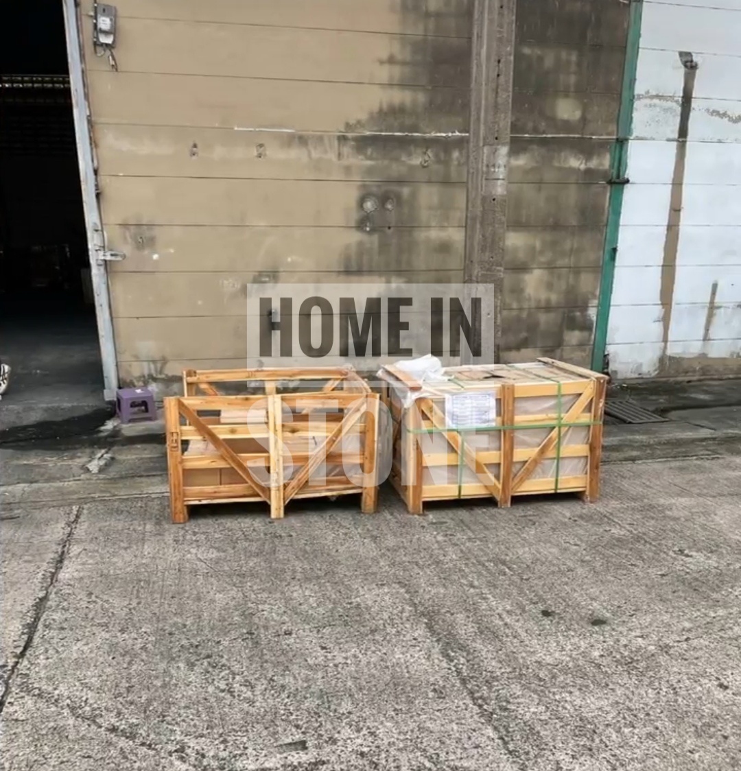 หินปูสระว่ายน้ำ crystal black