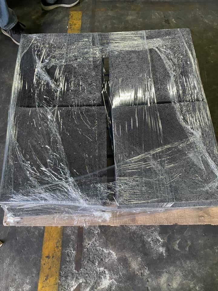 หิน Black Lava สีดำ นำเข้าจากประเทศอินโดนีเซีย