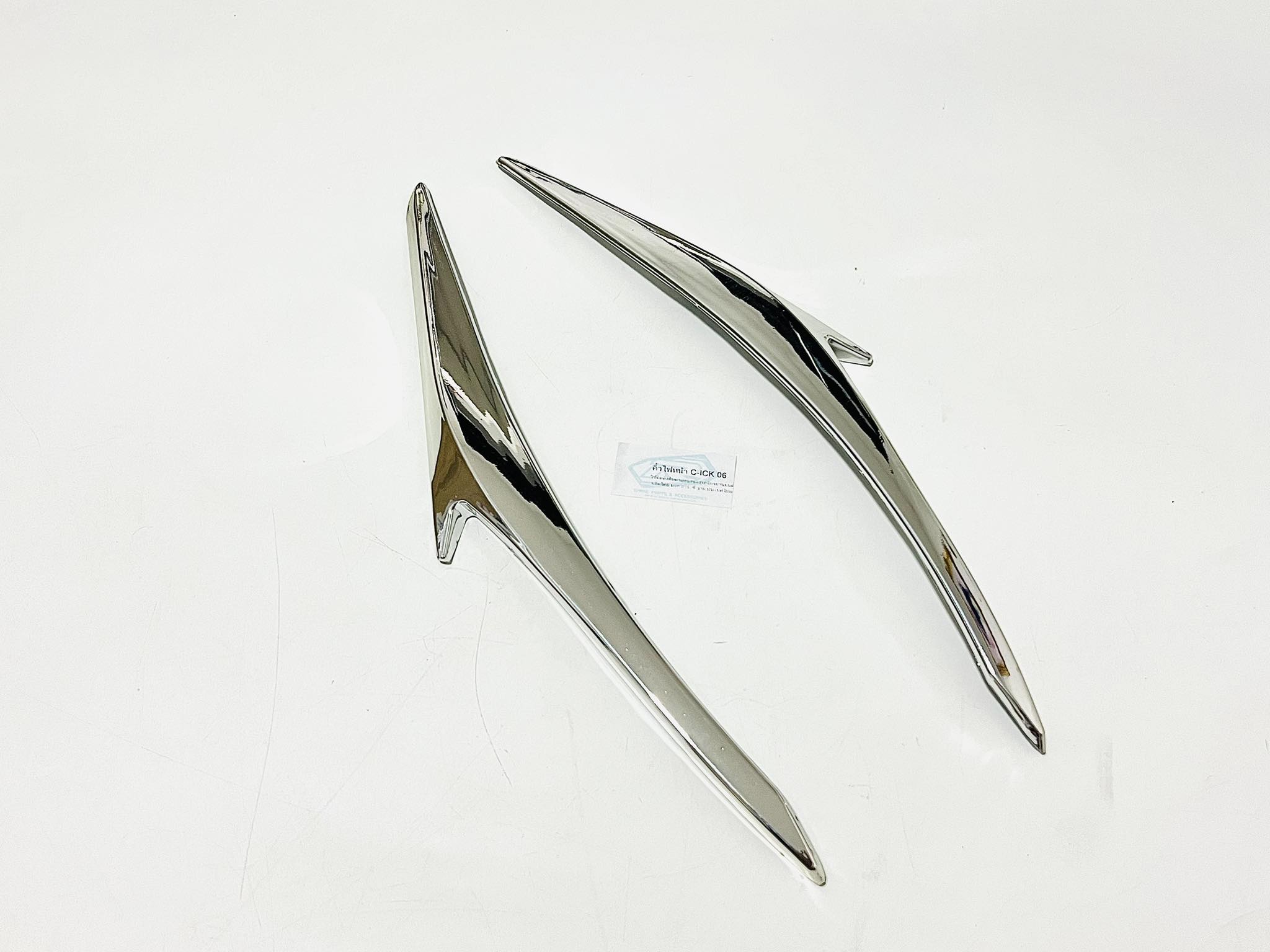 คิ้วไฟหน้าคลิก click คาบู ปี2006 สีชุบ 1 คู่ บ16