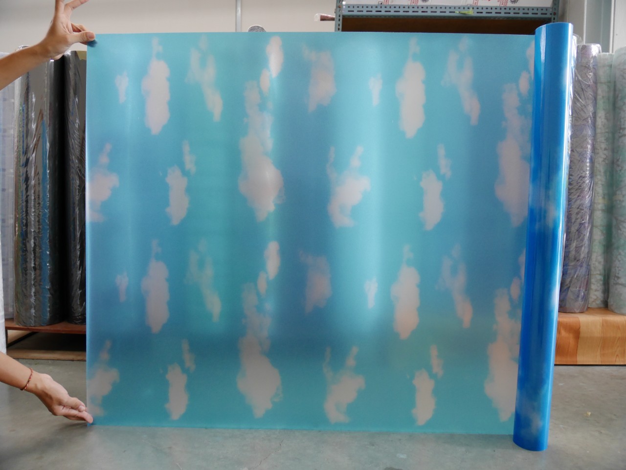 lala flim ฟิล์มติดกระจก ลายท้องฟ้า F10 ชนิดมีกาว ฟิล์มฝ้า 90CM*1M