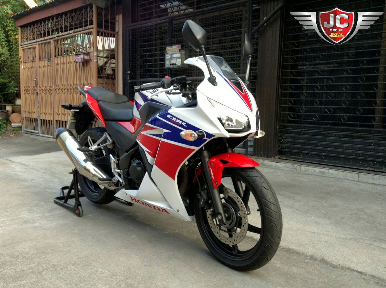 CBR300abs รถบ้านมือเดียว เครื่องเดิม ใช้งานน้อย สี TRI-COLOUR