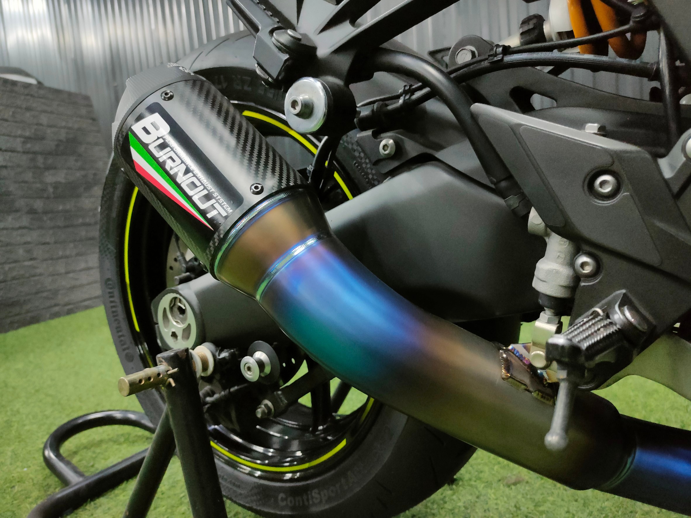 แรดพันธุ์....อ๊า 🤪 หล่อเลยคันนี้ #Z1000R ปี2018 "Optionsล้นๆรถมือเดียว"...ออกห้างร่วม7แสนเลยนะ‼️