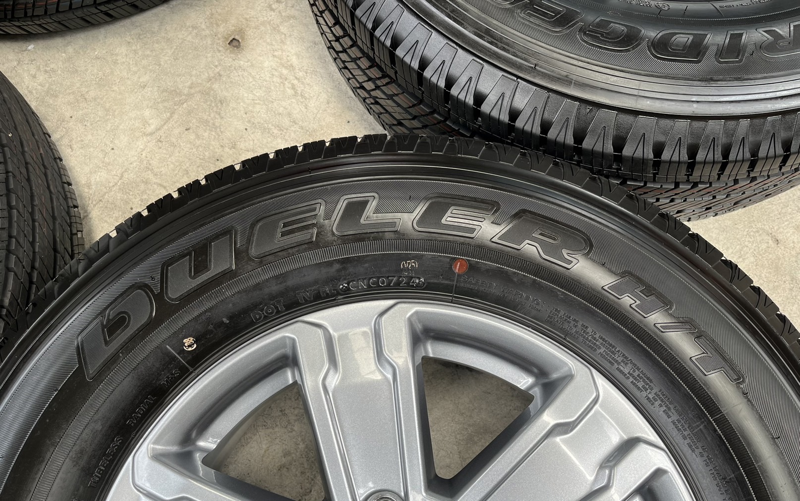 ♨️ปี24♨️✨ล้อแม็กพร้อมยางใหม่ป้ายแดง✨Ford Ranger รุ่นใหม่ล่าสุด ขอบ 17💖ใหม่กริ๊บ💖