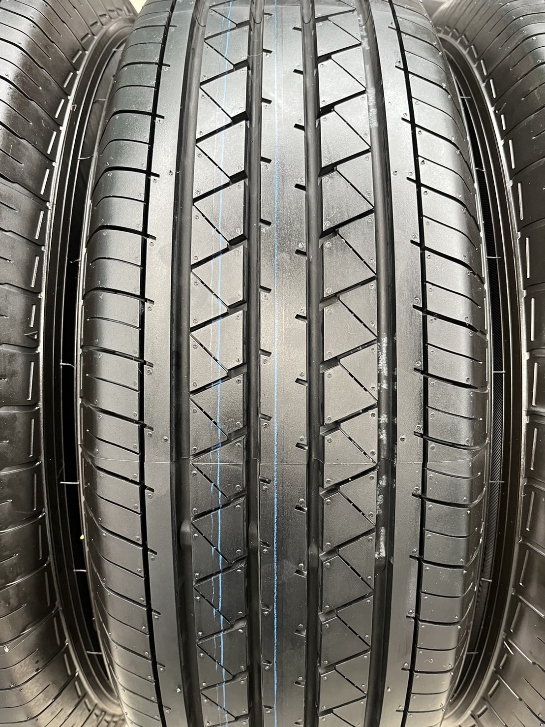 ♨️ปี 24♨️✨ยางป้ายแดง✨205-70-15 Yokohama🚘เหมาะสำหรับ รถกระบะตัวเตี้ย รถกระบะสายบรรทุก