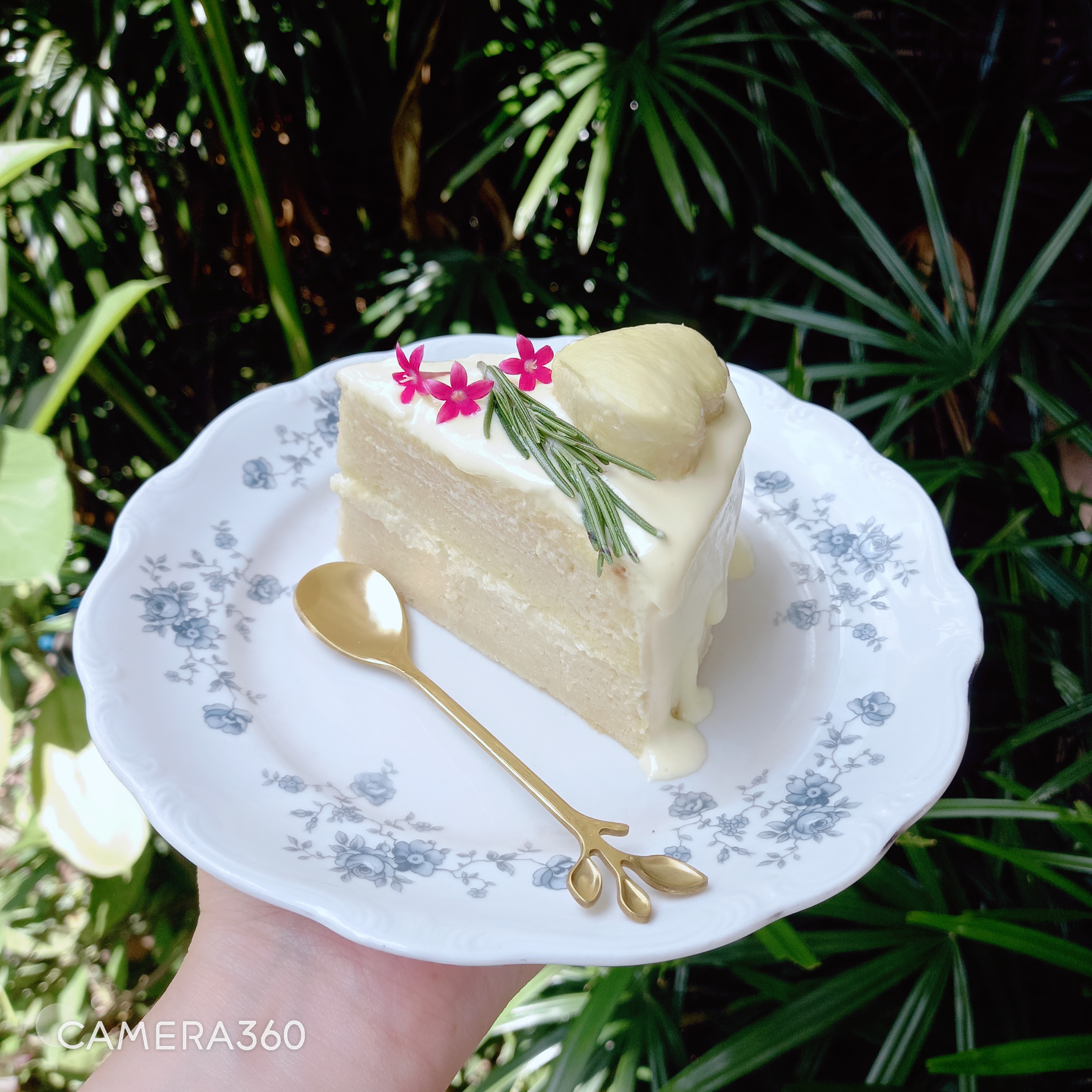 เค้กทุเรียนครีมสด (ราคาต่อชิ้น) Durian Fresh Milk Cake 2-3 ชั้น