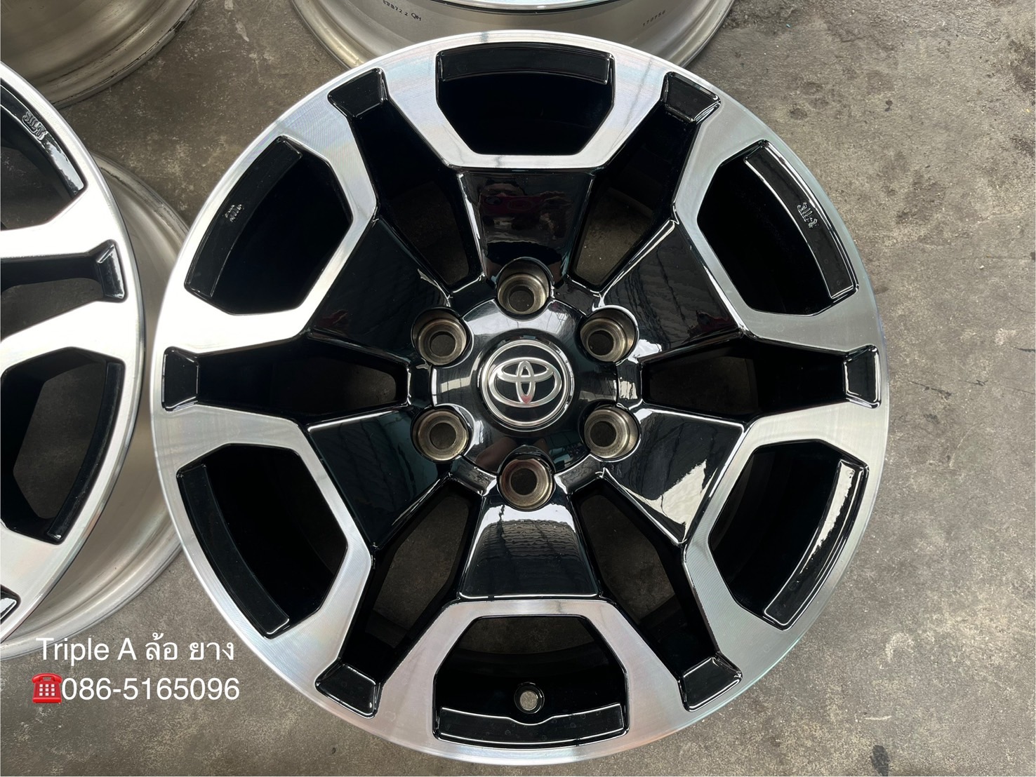 ✨ล้อแม็ก✨Toyota Revo รุ่นใหม่ล่าสุด ขอบ 18 ดำหน้าเงา🚘ใส่กับ Fortuner Revo Vigo 6รู139 ได้เลย