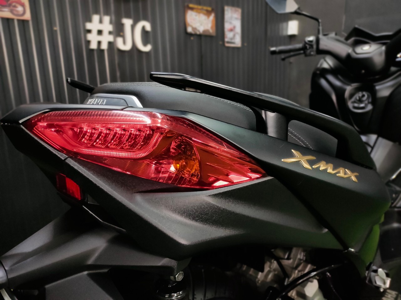 📢 มาให้จับจองกันแล้ว สกูตเตอร์ตัวแรงส์ YAMAHA XMAX300 'โลโก้ทอง' รถปลายปี2021 สวยเดิมใสไมล์แท้ไร้อุบัติเหตุ‼️