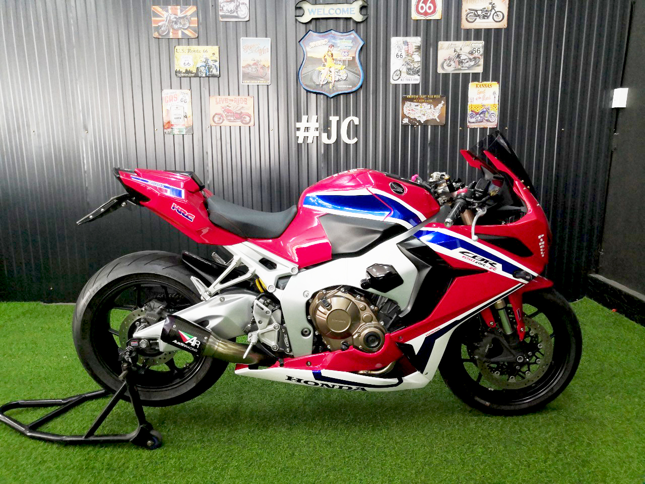 นี่มันแฝดน้อง CBR1000RR นี่หน่าา!!! 😎😎 Honda #CBR650RR SP ปี2019