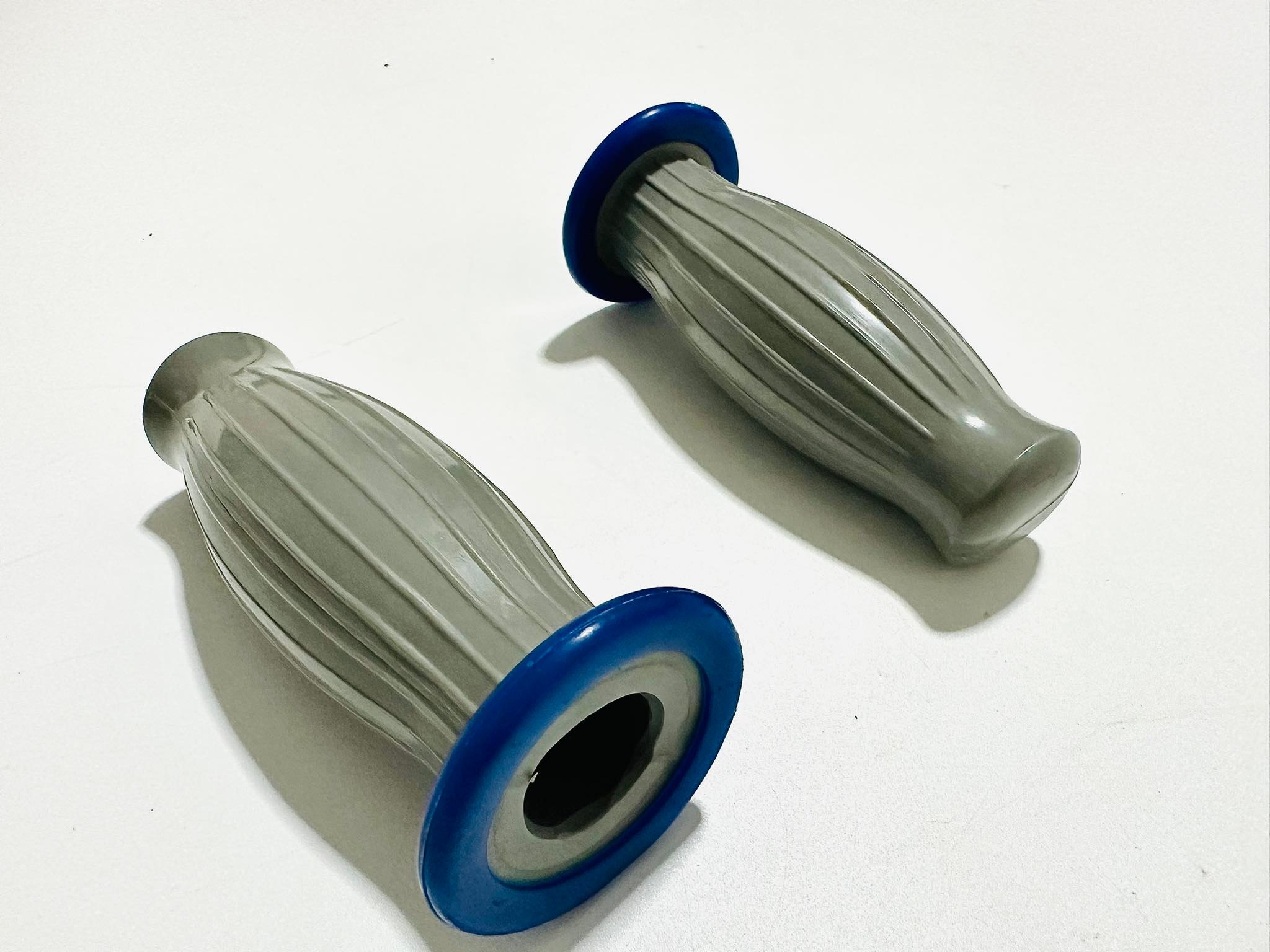 ปลอกมือชาลี ซี70 สีเทา L32-33