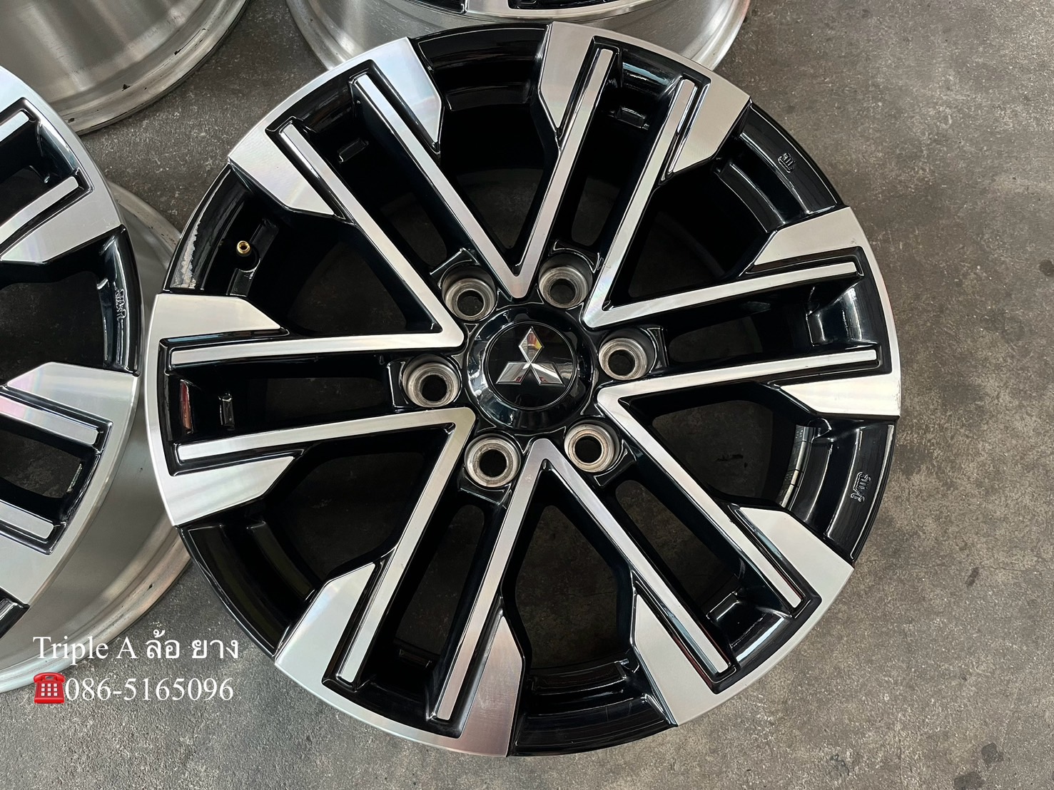 ✨ล้อแม็ก✨Mitsu Pajero ตัวท็อป ขอบ 18 ดำหน้าเงา