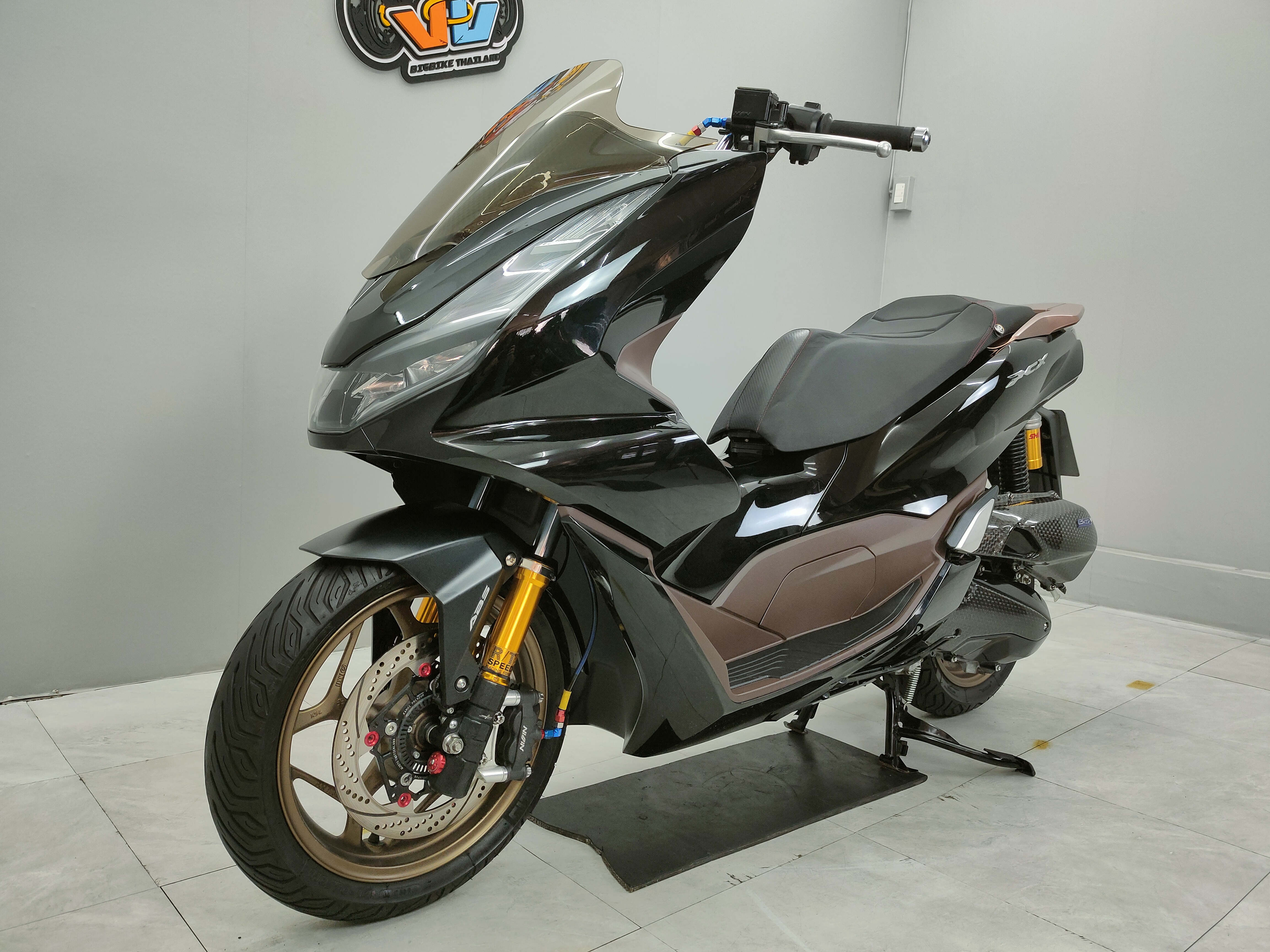 วัยรุ่นจ๋า...พี่มาแล้วจ้า 😘 HONDA PCX160 abs จดปี 2021 ไมล์ 1️⃣ พันโลแท้ + ของแต่ง3หมื่น‼️