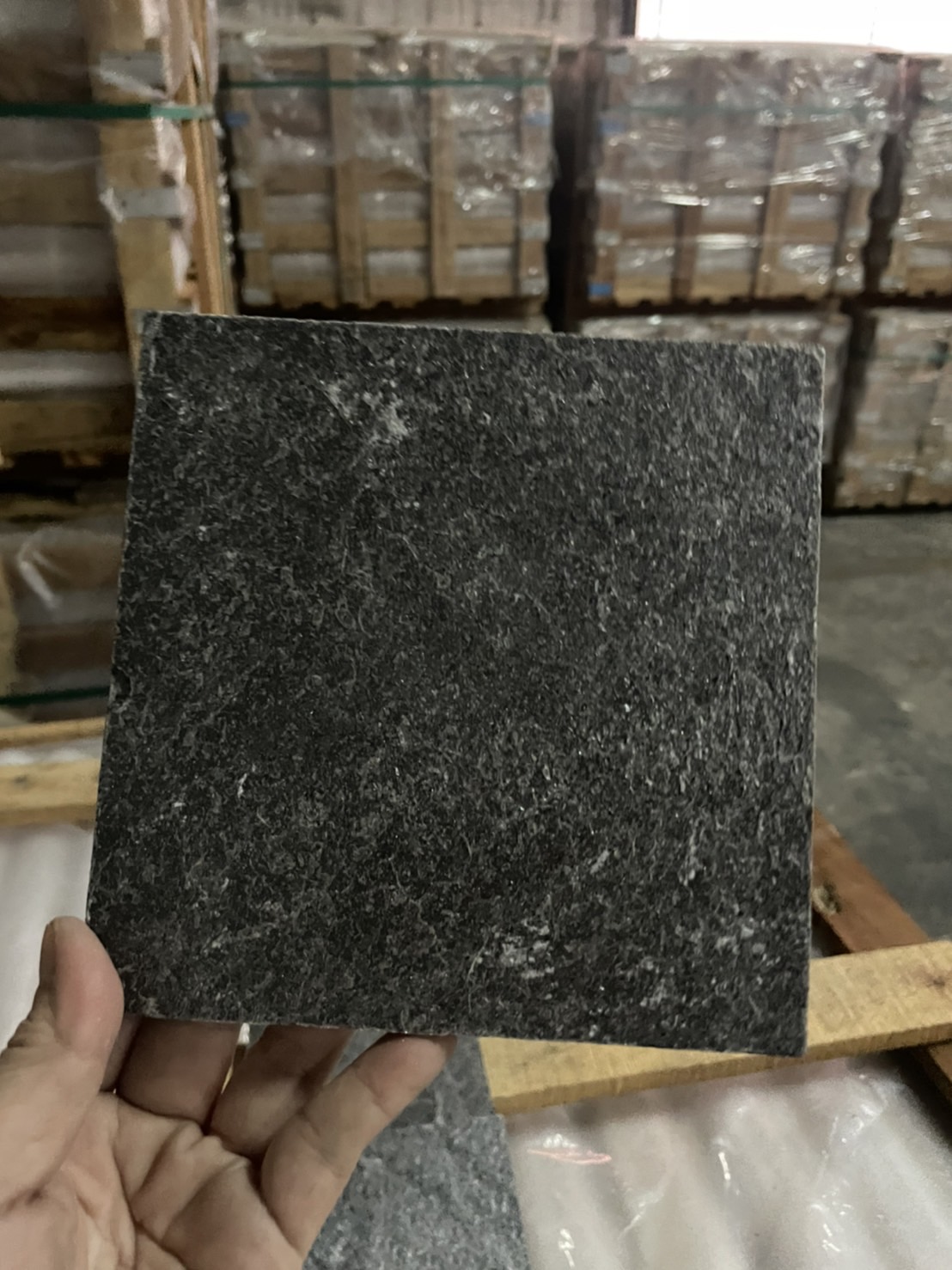 ปูตรงไหนก็สวย หิน Silver Grey ปูลานจอดรถ ถนน และทางเดิน