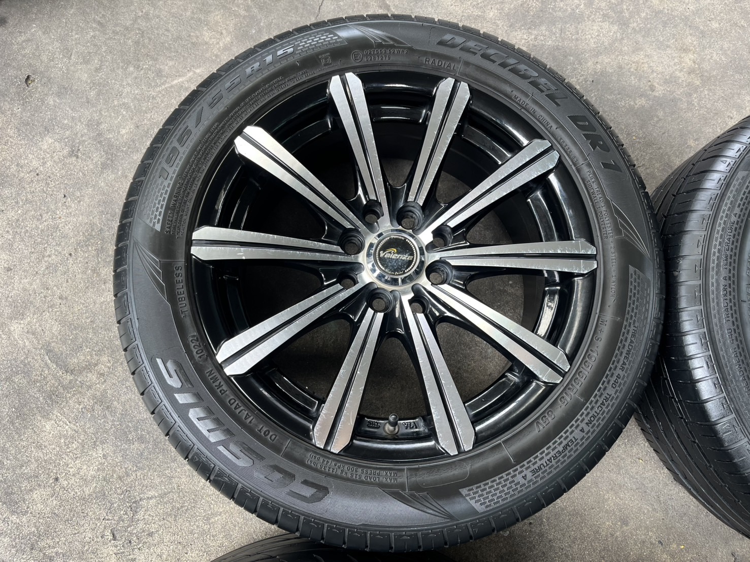 ✨ล้อแม็กแต่ง✨4รู100✨Valenza ขอบ 15 สีดำหน้าเงา พร้อมยาง 195-55-15 ปี 22