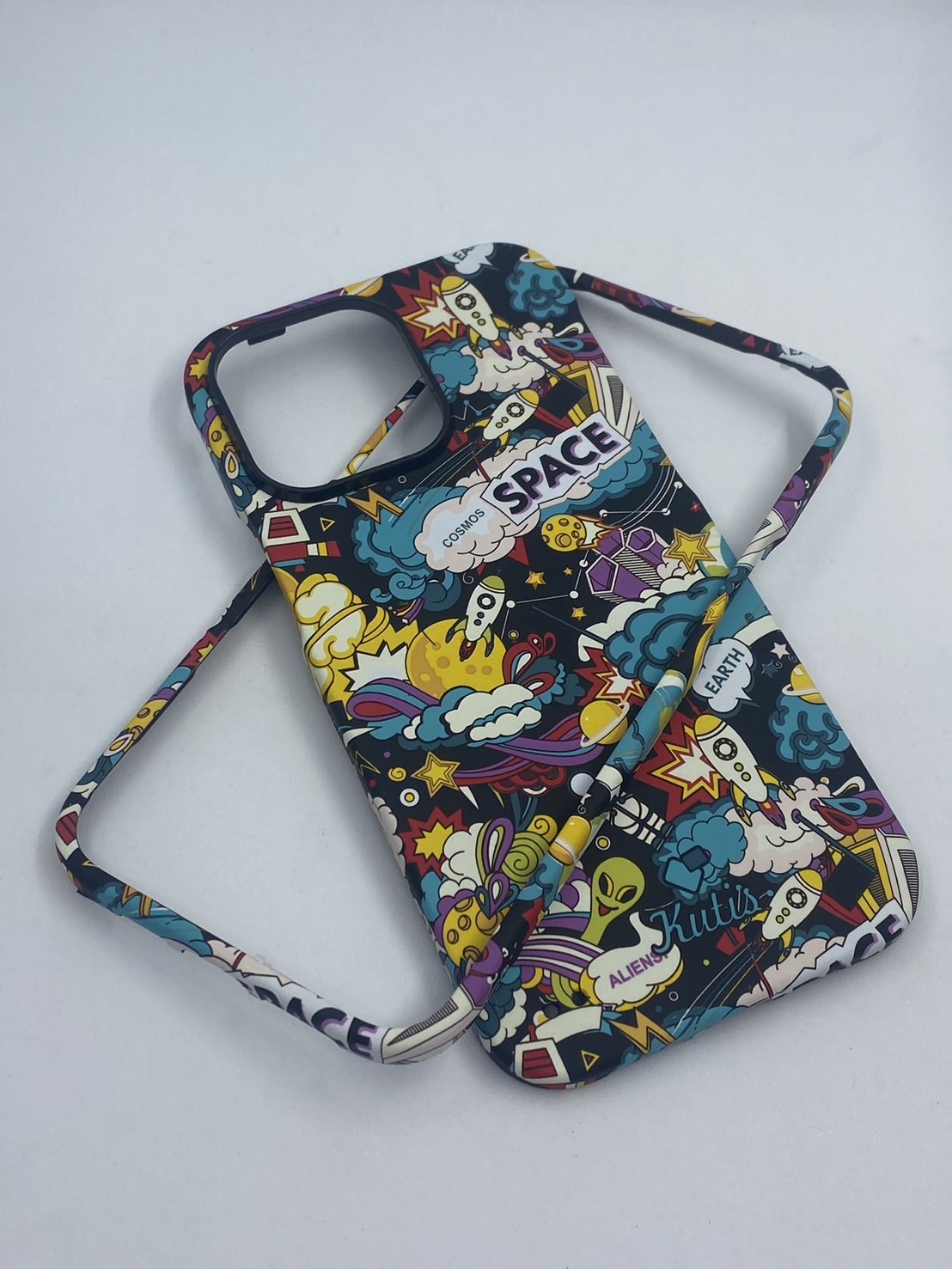 เคสคูทิส(Kutis)เคสไอโฟน14PROMAX(ลายSPACE)มาใหม่ เคสประกบหน้า-หลัง เคสเรืองแสง เคสลายวินเทจ ร้านSuperhero Klongthom