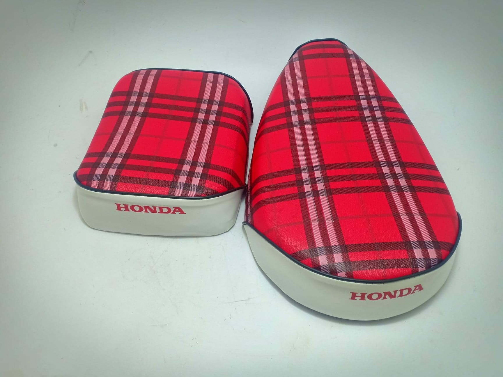 เบาะ 2 ตอนสำหรับมอเตอร์ไซด์ฮอนด้าซี70 K2 ถังรวม (ลายสก๊อต) C