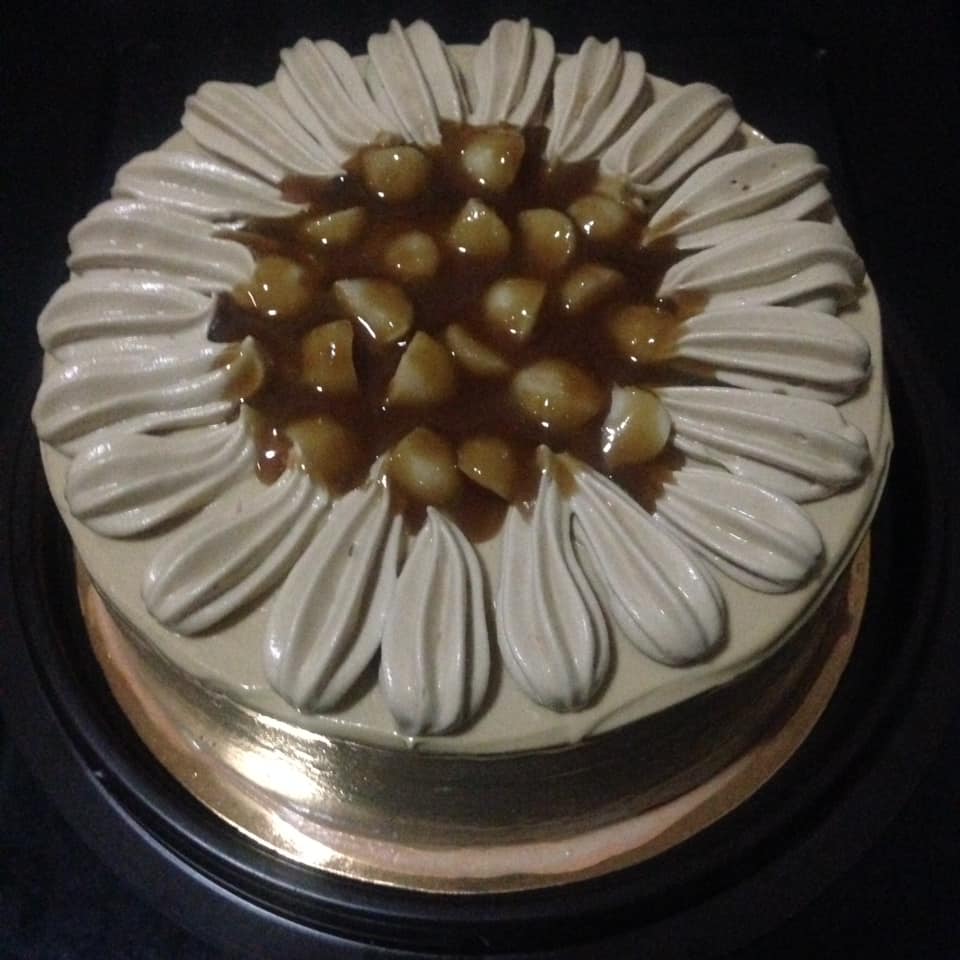 เค้กกาแฟ แบบคลาสิค (3 ปอนด์) / Coffee Caramel Maccadamia Cake (3 Pound / 8" x 8")