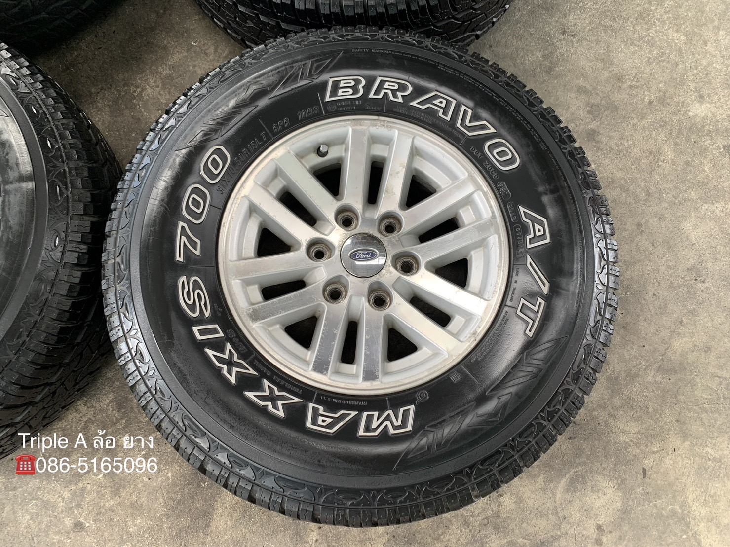 ✨ล้อแม็ก✨Ford Everest ขอบ 15 สีบอร์นหน้าเงา แถมยาง 31x10.5x15 Maxxis ปี 15