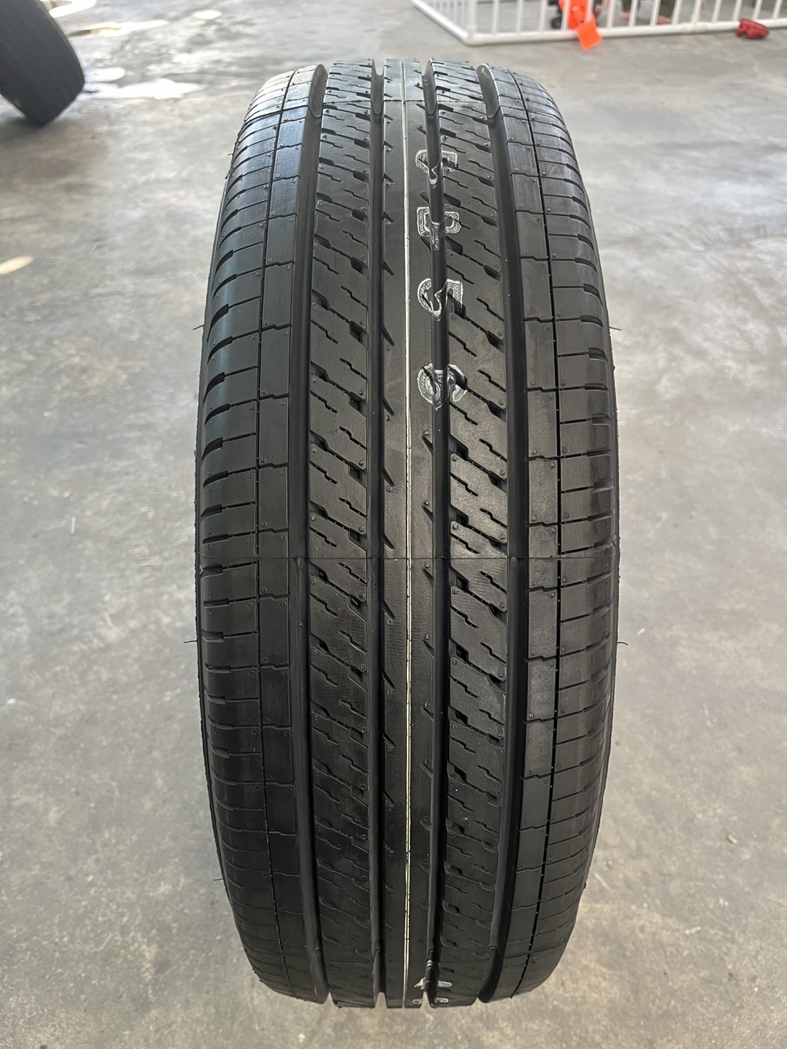 ♨️ปี 24♨️✨ยางใหม่✨215-70-15 Dunlop💖ใหม่กริ๊บ🚘เหมาะสำหรับ รถตู้ ,รถกระบะตัวเตี้ย ทุกรุ่น