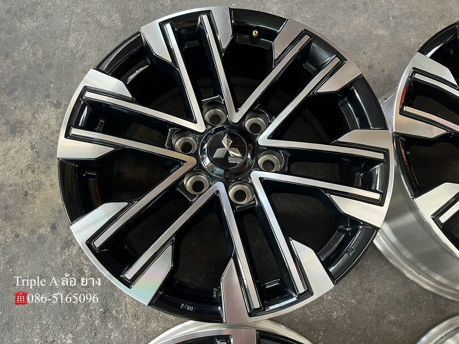 ✨ล้อแม็ก✨Mitsu Pajero ตัวท็อป ขอบ 18 ดำหน้าเงา