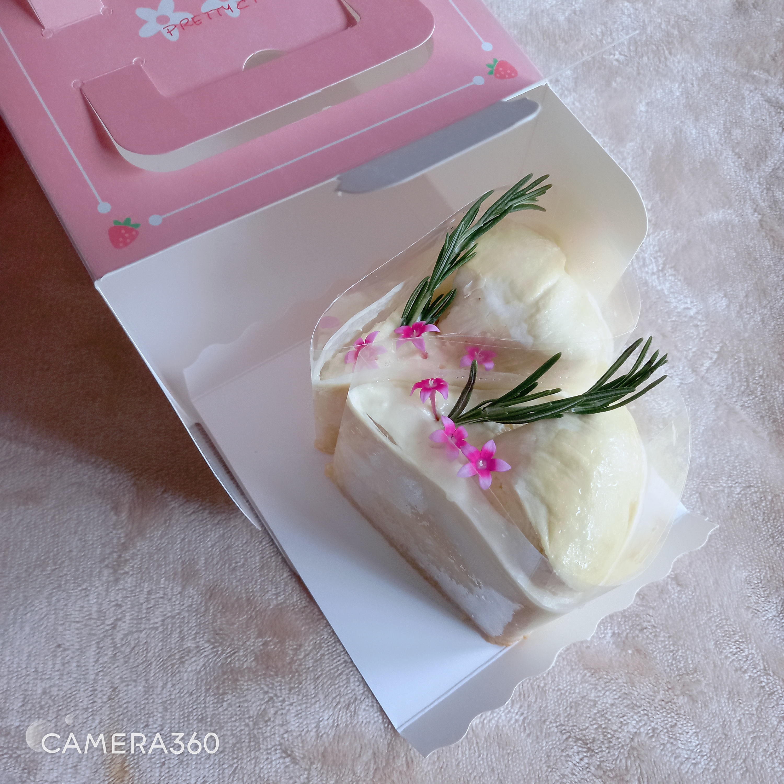 เค้กทุเรียนครีมสด (2 ปอนด์) Durian Fresh Milk Cake (2 Pound / 7" x 7") 2 ชั้น