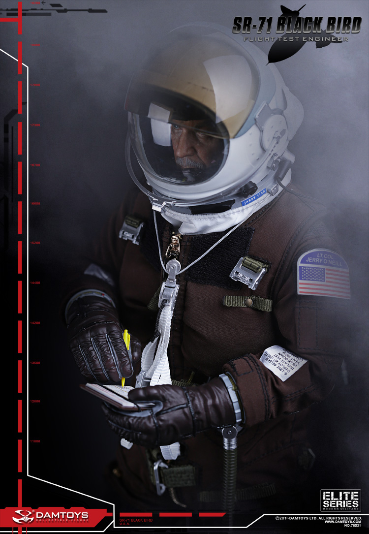 DAMTOYS No.78031 SR-71 ”BLACK BIRD” FLIGHT TEST ENGINEER