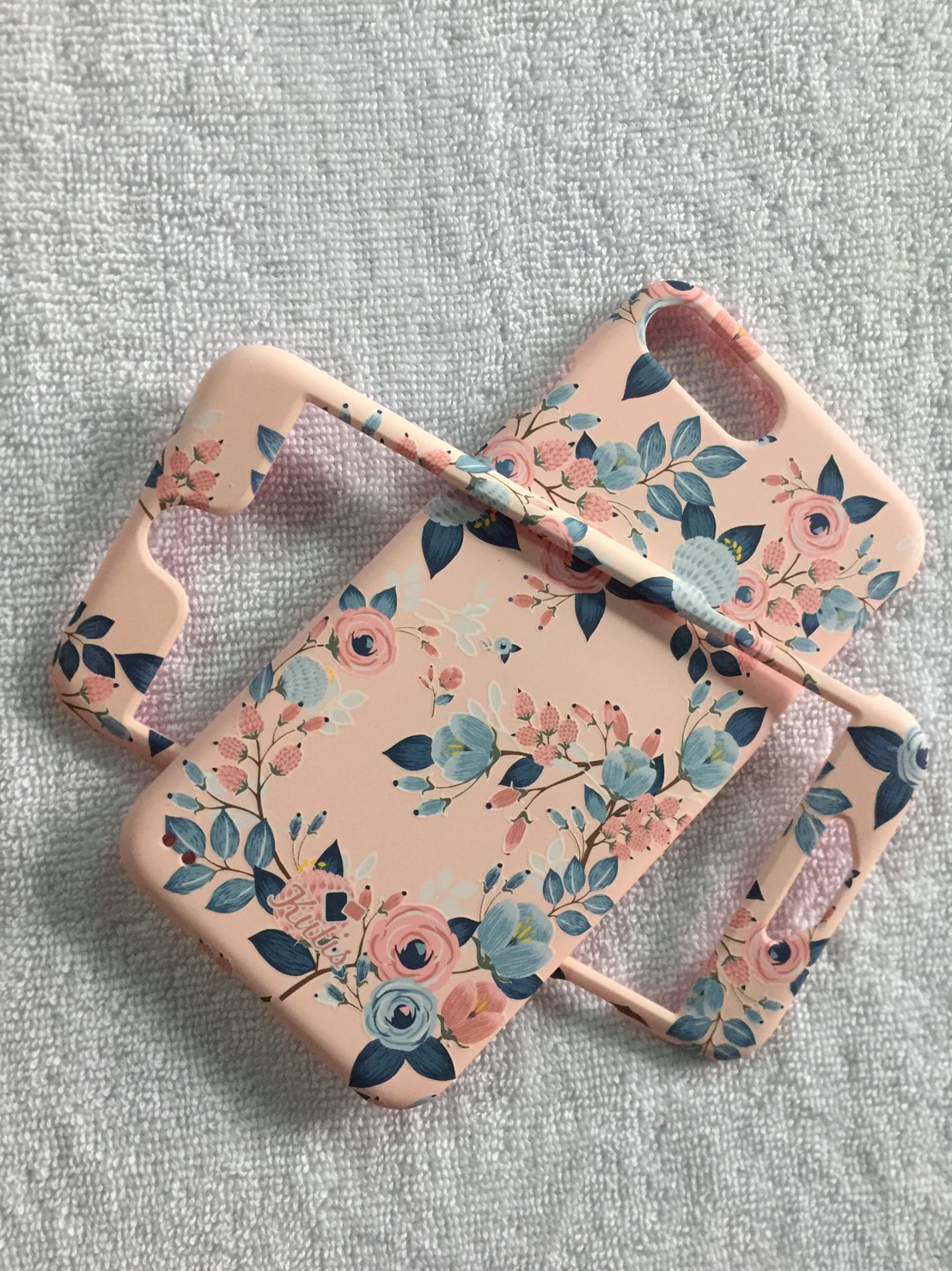 เคสคูทิส (Kutis) ไอโฟน7พลัส,8พลัส(ลายช่อดอกไม้พื้นสีชมพู)