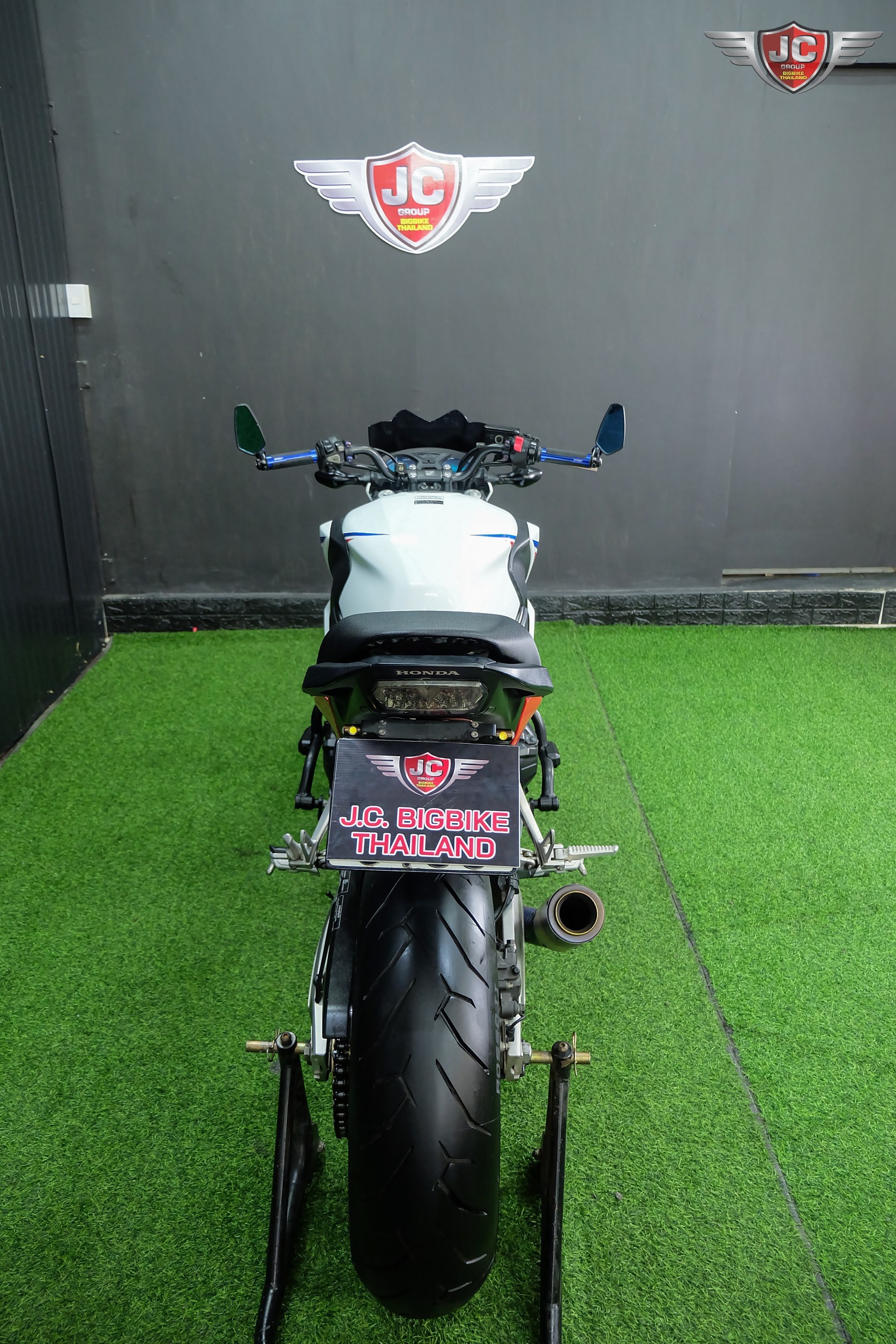 คนไทย...เอา"ไตร"ไปเลย‼️ CB650F Tri-colour ปลายปี 2015 ขี่นิ่มพร้อมใช้ยางใหม่....หาอยู่ต้องจัด 🤗