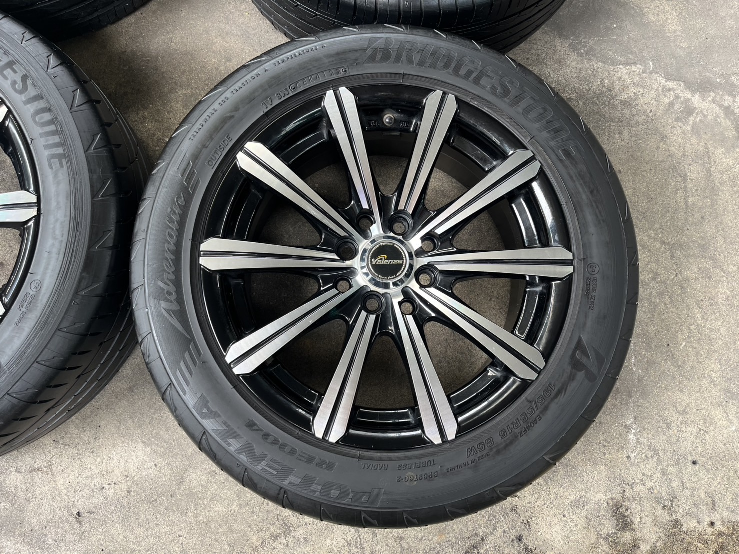 ✨ล้อแม็กแต่ง✨4รู100✨Valenza ขอบ 15 สีดำหน้าเงา พร้อมยาง 195-55-15 ปี 22