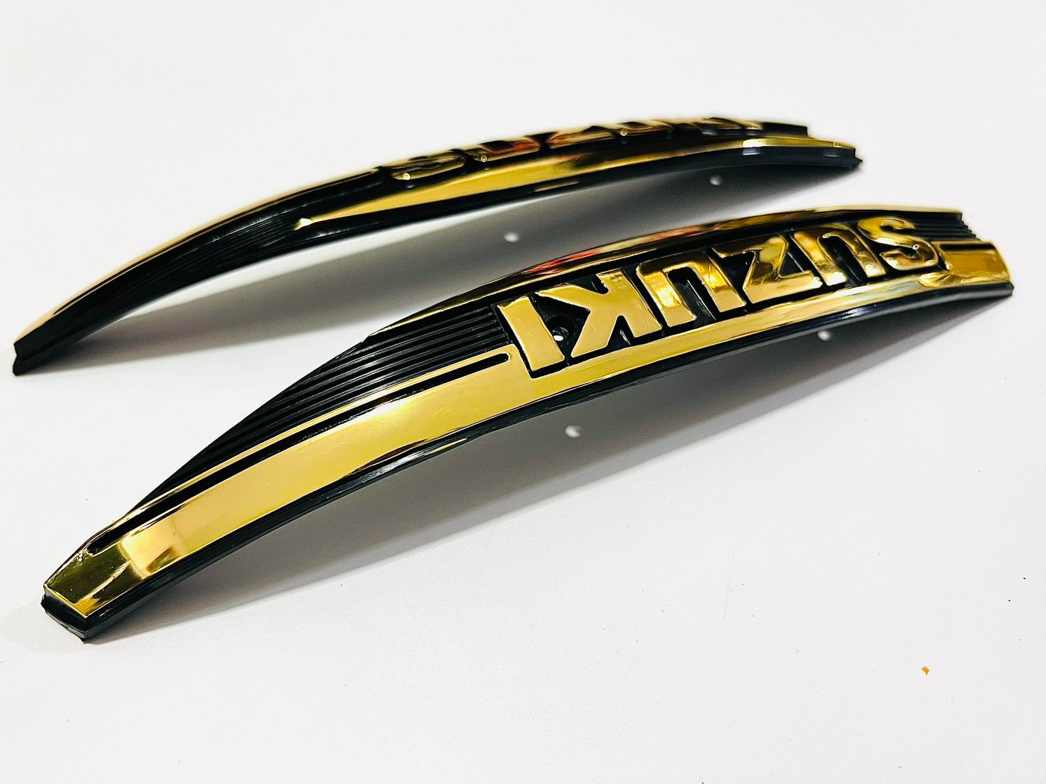 ตราข้างถังrc100 1 คู่ สีทอง L7