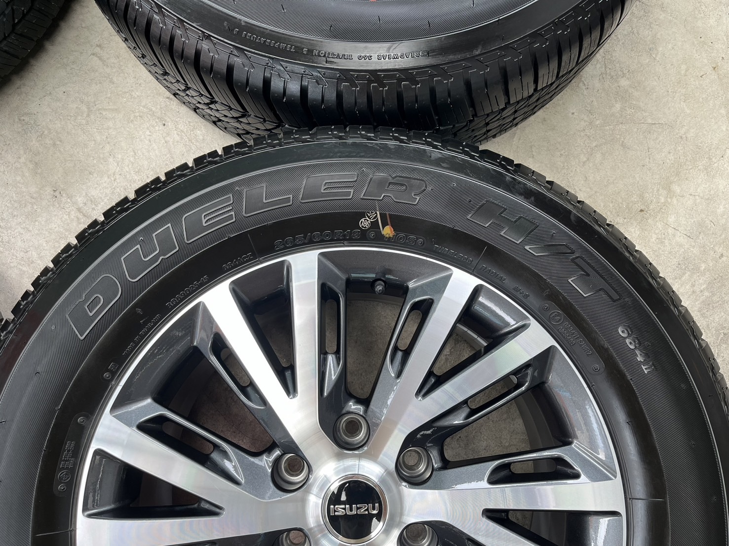 ♨ปี 24♨✨ล้อแม็กพร้อมยางน้องๆป้ายแดง✨ISUZU D-Max รุ่นใหม่ล่าสุด ขอบ 18 ดำหน้าเงา💖