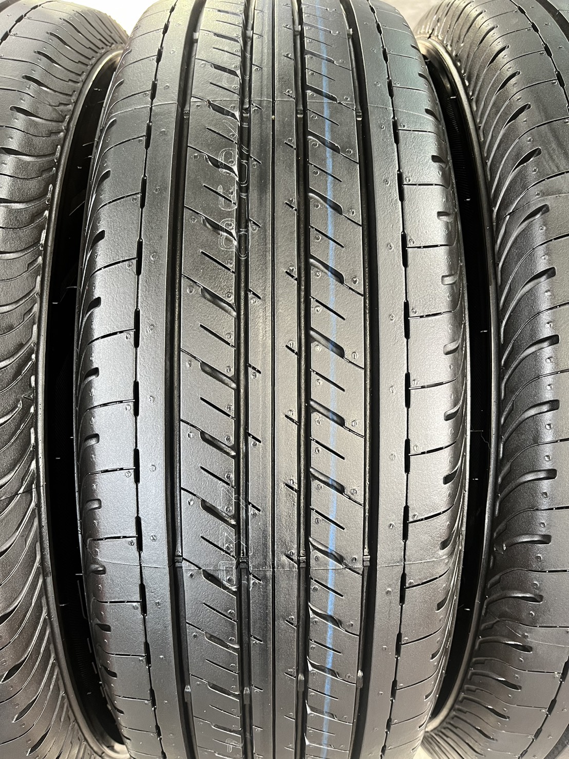 ✨ยางใหม่ป้ายแดง✨215-65-16 Bridgestone💥ปี 25💥🚘ใส่กับ รถตู้ ,รถกระบะตัวเตี้ย ได้ทุกรุ่น