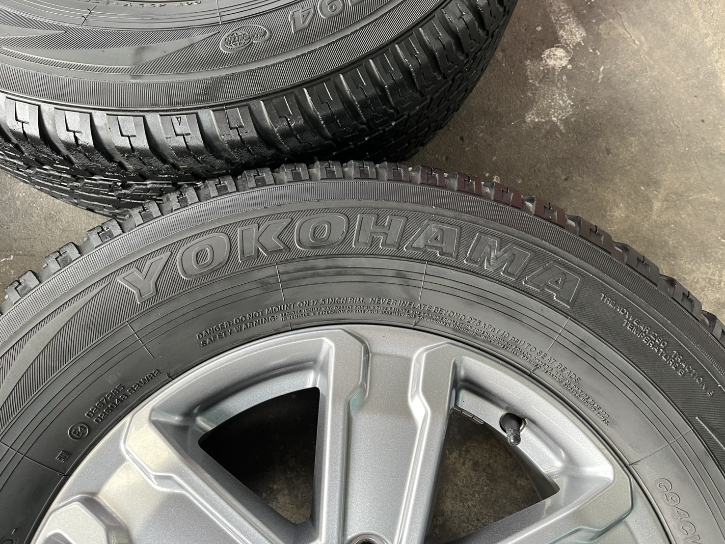 ✨ล้อแม็ก✨Ford Ranger รุ่นใหม่ล่าสุด ขอบ 17 แถมยาง 265-65-17 Yokohama ปี 20