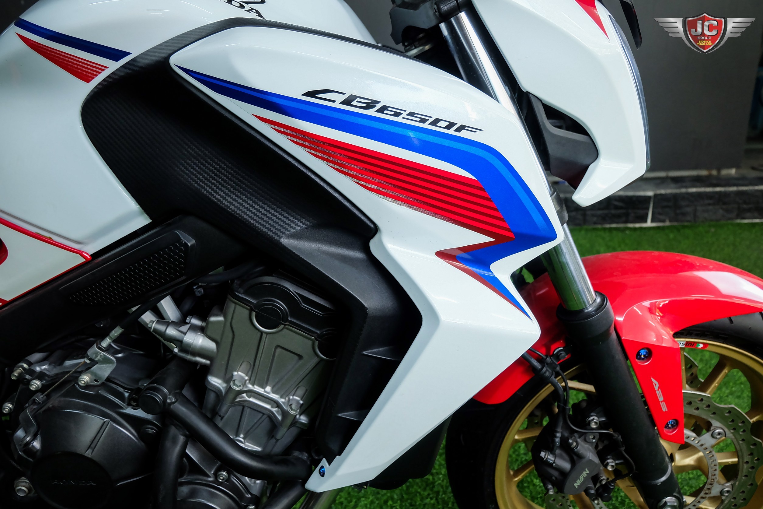 คนไทย...เอา"ไตร"ไปเลย‼️ CB650F Tri-colour ปลายปี 2015 ขี่นิ่มพร้อมใช้ยางใหม่....หาอยู่ต้องจัด 🤗