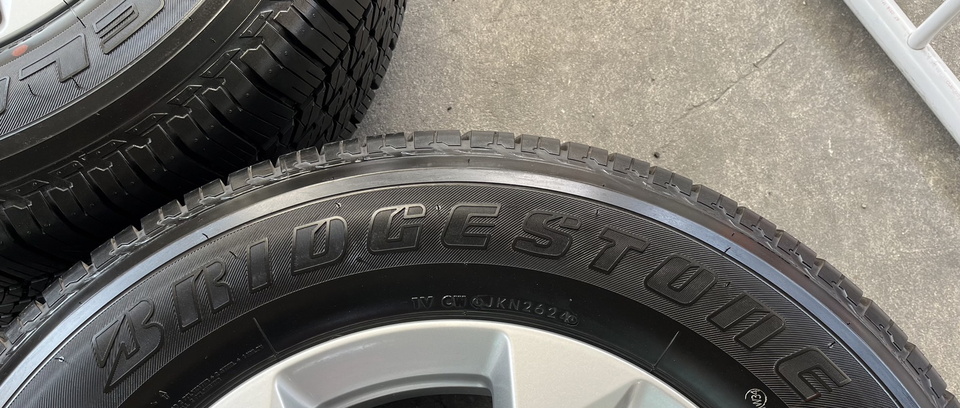 ✨ยางป้ายแดง✨255-65-17 Bridgestone♨️ปี 24♨️🚘เหมาะสำหรับ รถกระบะตัวสูง และ SUV ทุกรุ่น