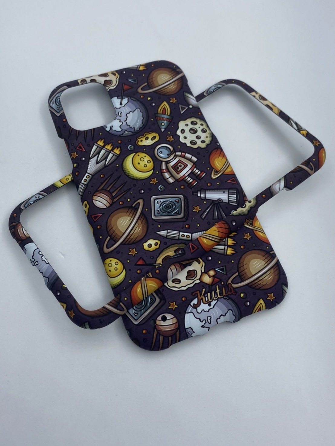 เคสคูทิส(Kutis)เคสไอโฟน11G(ลายรวมดาวอวกาศ)มาใหม่ เคสประกบหน้า-หลัง เคสเรืองแสง เคสลายวินเทจ ร้านSuperhero Klongthom